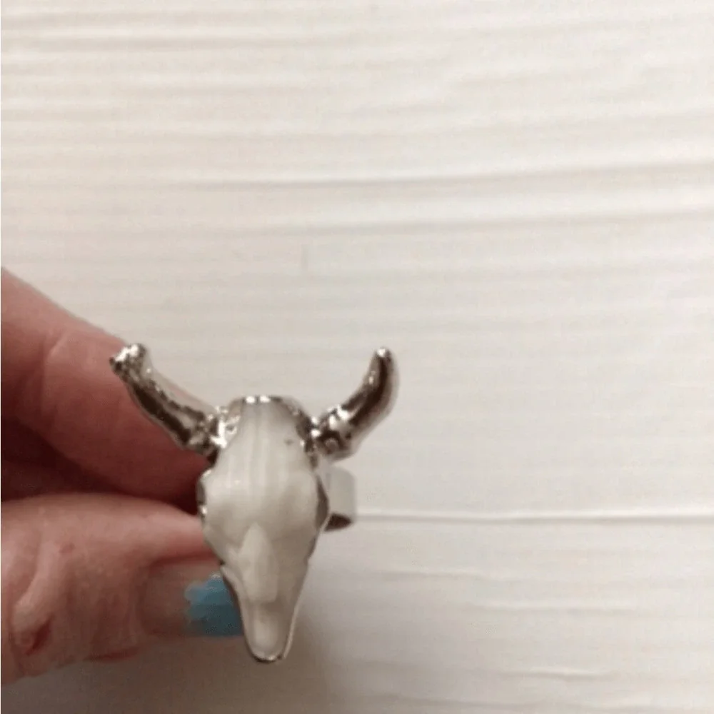 NEW alloy Silver and White Bull Skull ring